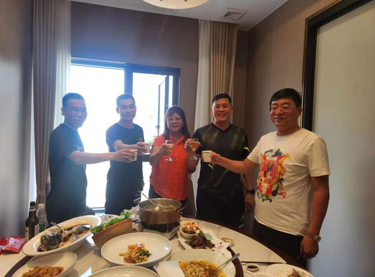 Jiangyin Huada se envolve com clientes filipinos para discutir projeto de bobina PE para fazendas agrícolas