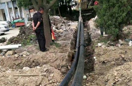 Instalação de tubo de malha de arame